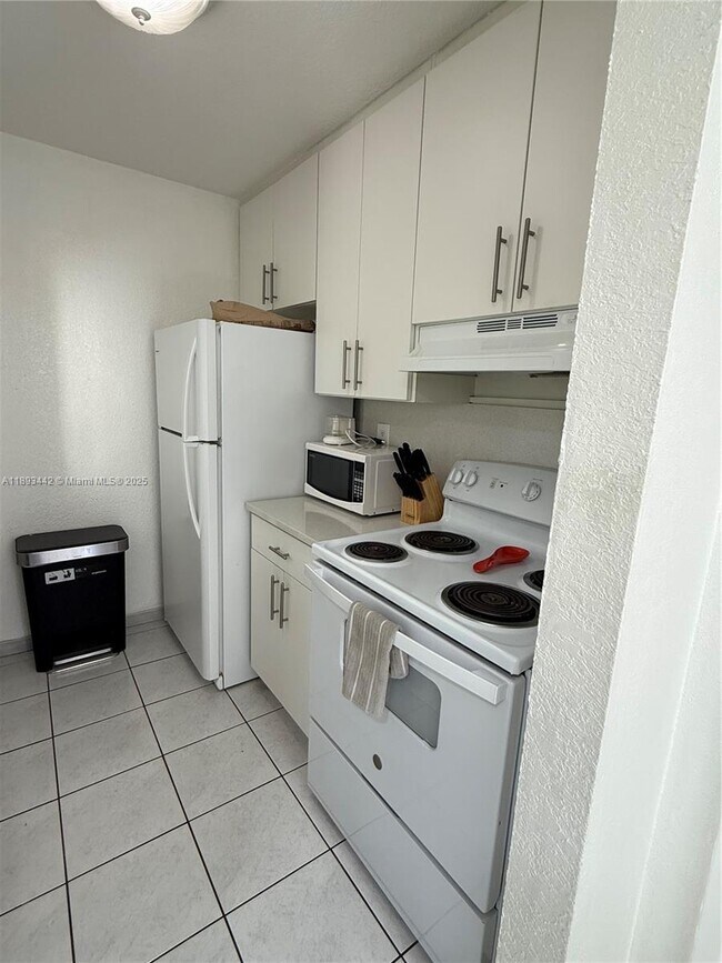 Building Photo - 8000 SW 149th Ave