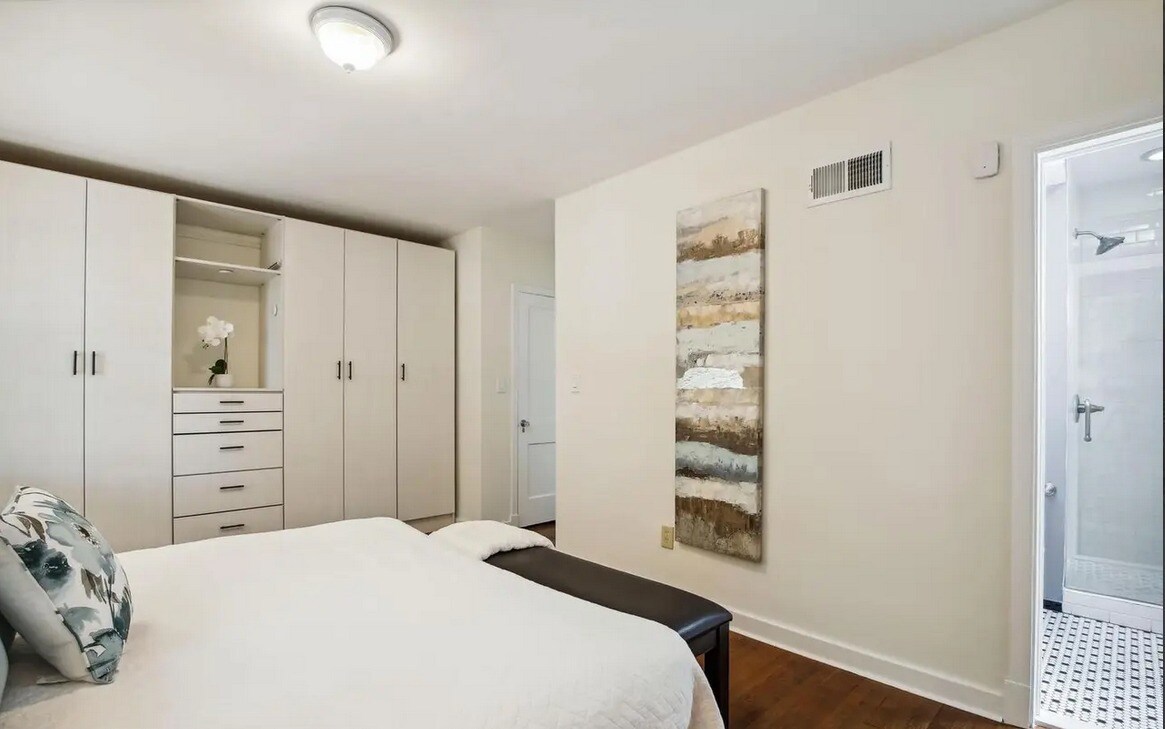 Building Photo - 1770 Hobart St NW