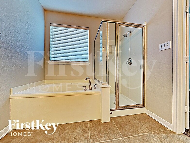 Building Photo - 20836 Sheridan Heights Ln