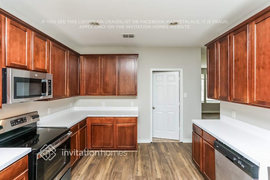 Building Photo - 2032 Fairview Dr