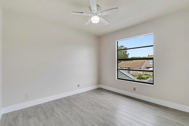 Building Photo - 202 Lakewood Dr