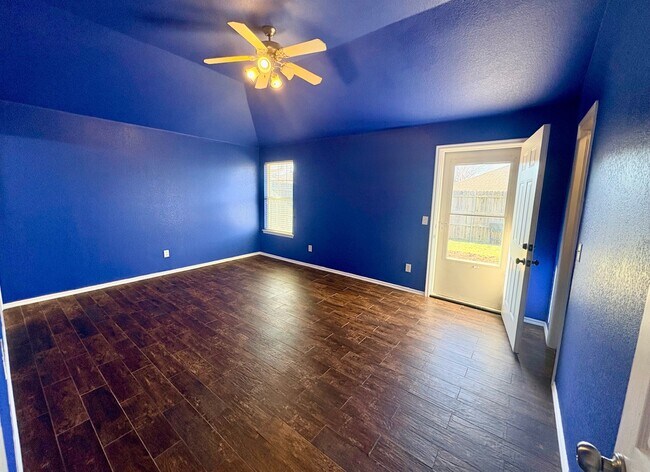 Building Photo - 806 Beaumont Square