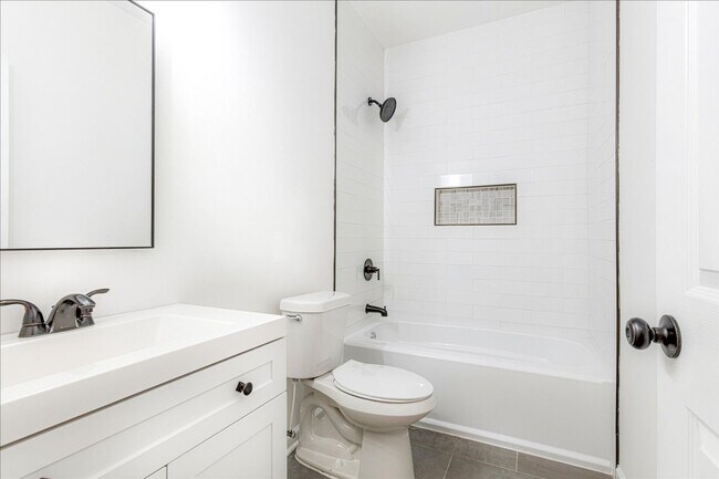 Building Photo - Live Stylishly. Live Comfortably. Live Memphis