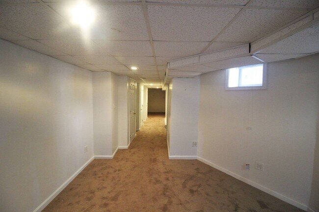 Building Photo - 2026/2027 JHU Off-campus housing for 2019 5bd/2ba w/ W/D! Available 6/15/26