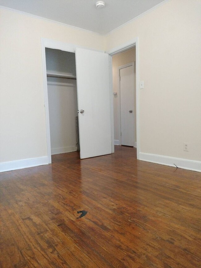 Building Photo - Are you looking for a spacious and 3 bedro...