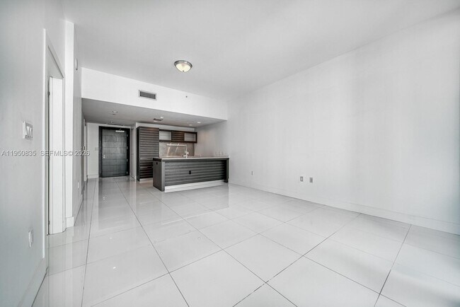 Building Photo - 200 S Biscayne Blvd