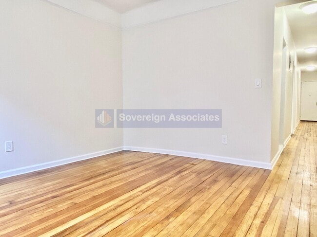 Building Photo - 209 W 108th St