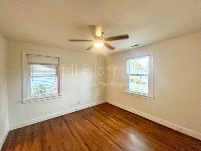 Building Photo - 2705 Dellrose Ave