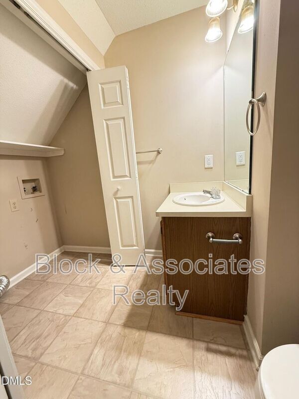 Building Photo - 120 Greenmont Ln