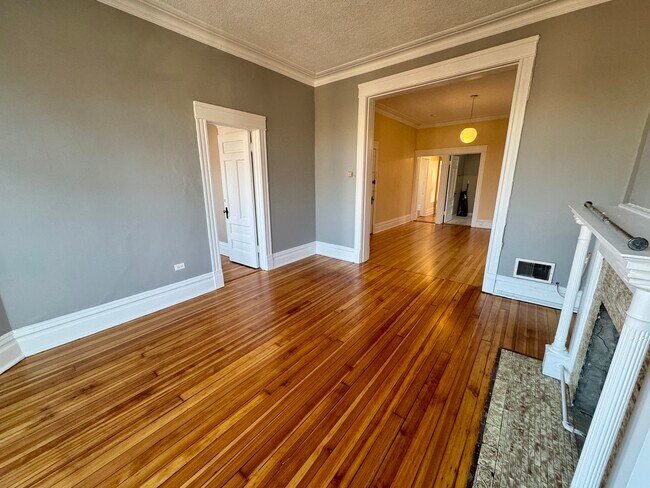 Building Photo - 1331 N Maplewood Ave