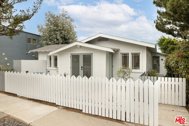 Building Photo - 734 Pier Ave