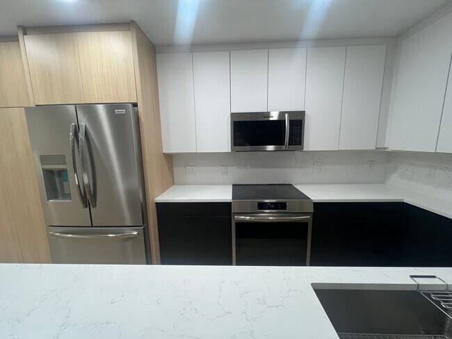 Building Photo - 910 W Hallam St