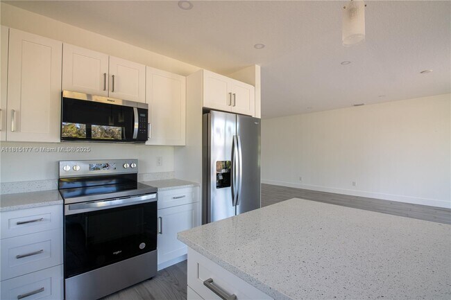 Building Photo - 497 Bounds St