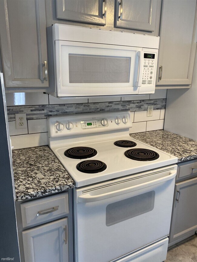 Building Photo - 3 br, 2 bath Condo - 857 Brandon Ave 857B
