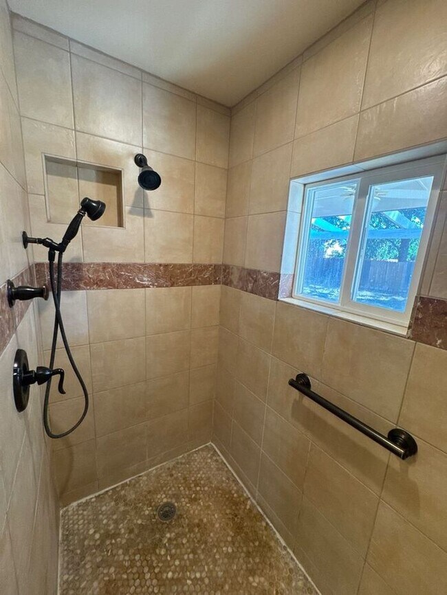 Building Photo - 3730 Twin Oak Ct