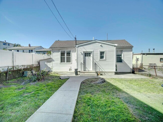 Primary Photo - 7021 Durham Ave