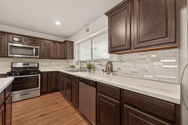 Building Photo - 10 Ferguson St