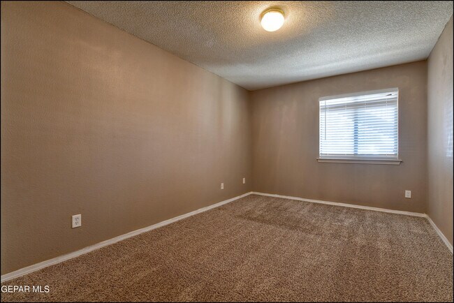 Building Photo - 3404 Blue Earth Ln