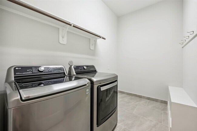 Building Photo - 24023 Lake Molveno Dr