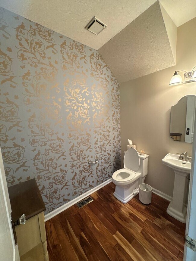 Building Photo - FOR LEASE- 4 BEDROOM FURNISHED HOME IN MT....