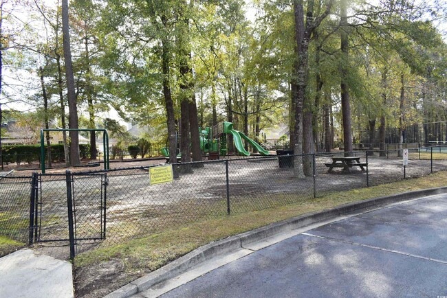 Building Photo - 201 Vesta Dr