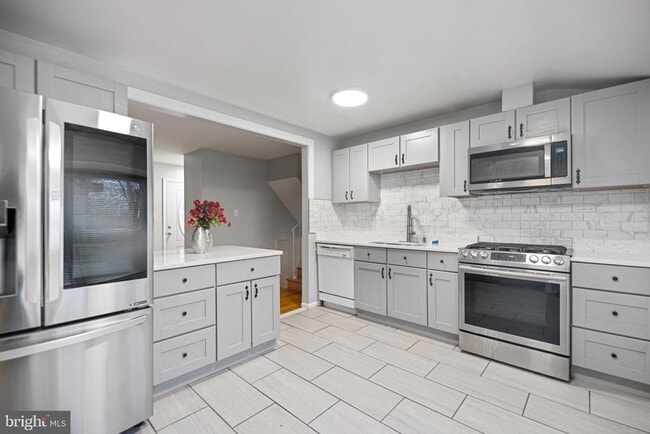 Building Photo - 4111 Landgreen St