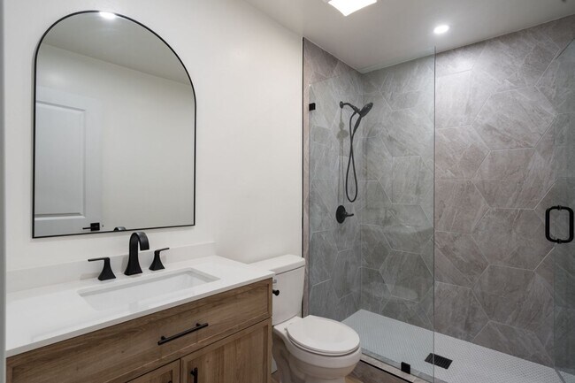 Building Photo - Central air conditioning!