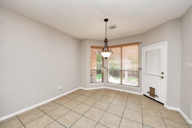 Building Photo - 4422 Roundtree Ln