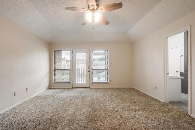 Building Photo - 500 Norwood Pl