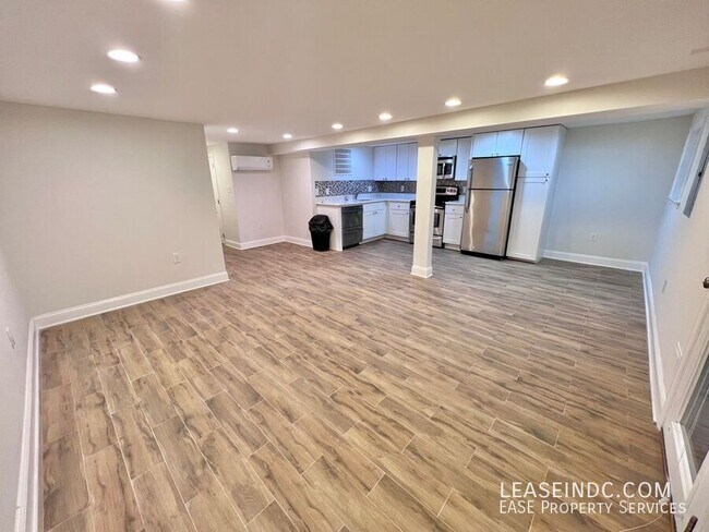 Building Photo - 1211 Park Rd NW