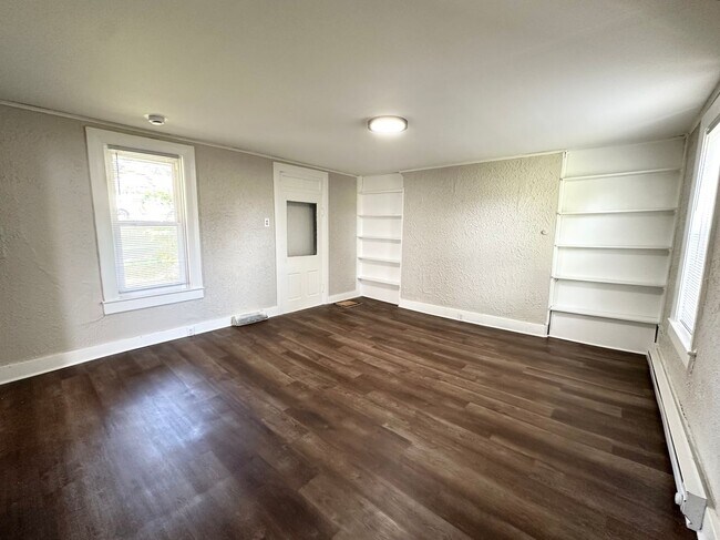 Building Photo - 125 Emig St