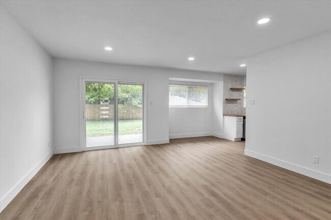 Building Photo - 1411 Manford Hill Dr