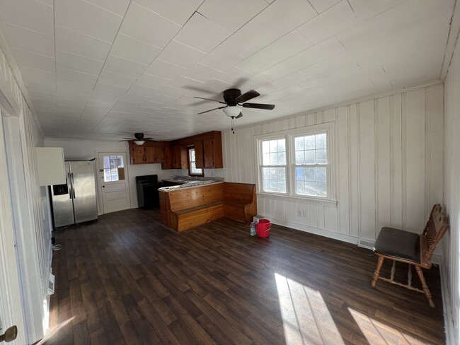 Building Photo - 609 W Greer St