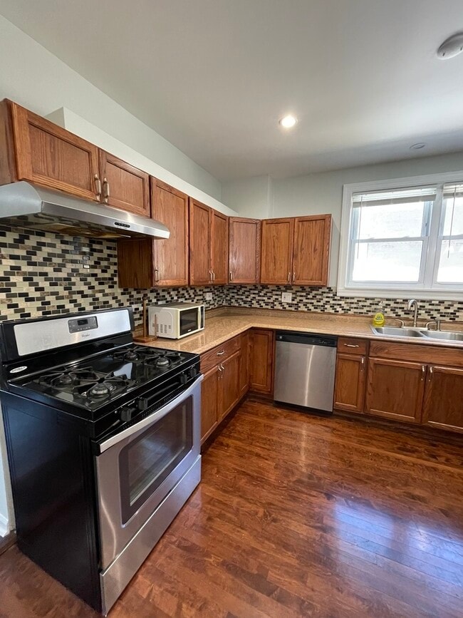 Building Photo - 7659 W Sunset Dr