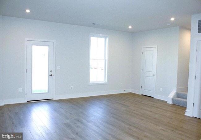 Building Photo - 139 Heyford Dr