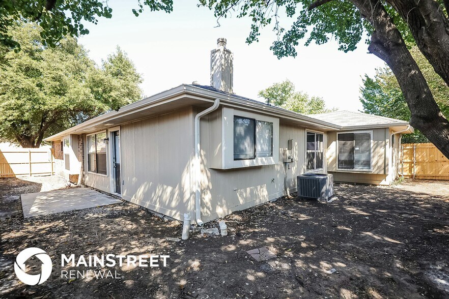 Building Photo - 312 Valley Spring Dr