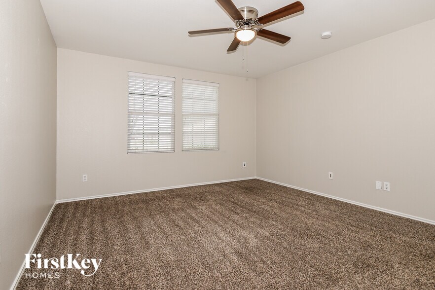 Building Photo - 609 Rosemary Dr