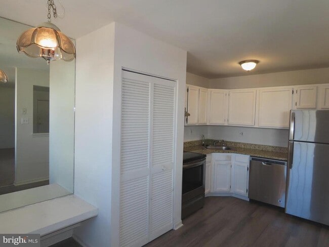 Building Photo - 403 S Main St