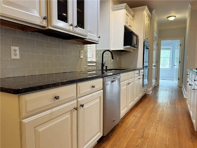 Building Photo - 871 Lenox Ct NE