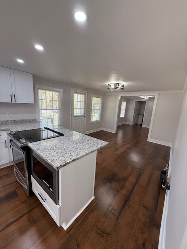 Building Photo - Country Charm Meets Modern Updates