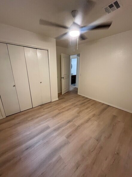 Building Photo - 919 W Tyler Ave