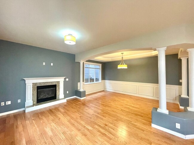 Building Photo - Spacious 4BR Home with A/C Near Alderwood Mall