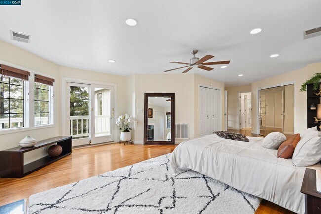 Building Photo - 3040 Stonegate Dr