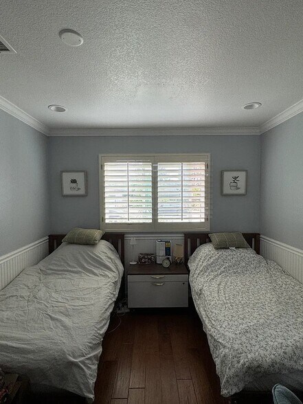 Building Photo - 417 E Miramar Ave