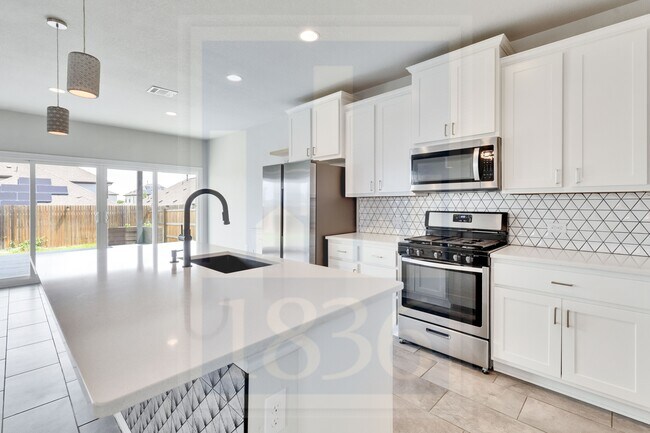 Building Photo - 7604 Vidrine St