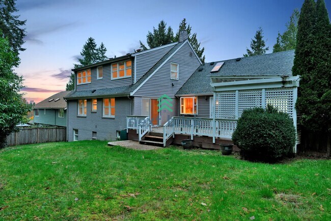Building Photo - Stunning Bellevue Home for Rent