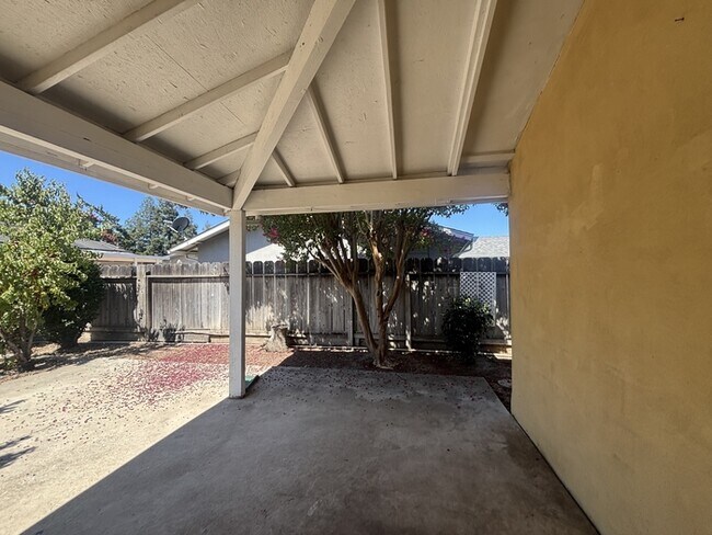Building Photo - Modesto 3 Bedroom 2 Bathroom Home