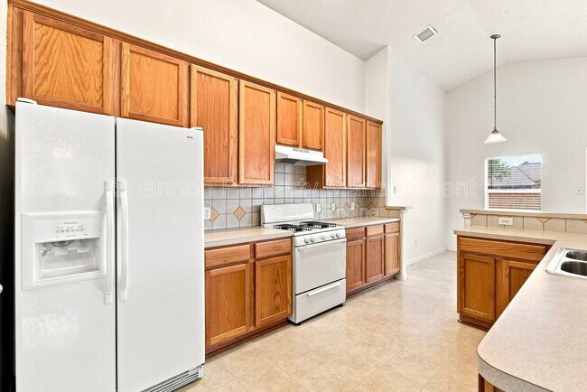 Building Photo - 2002 Roaring Springs Dr
