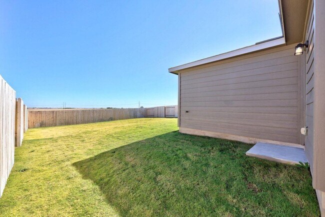 Building Photo - 140 Honey Bee Rd