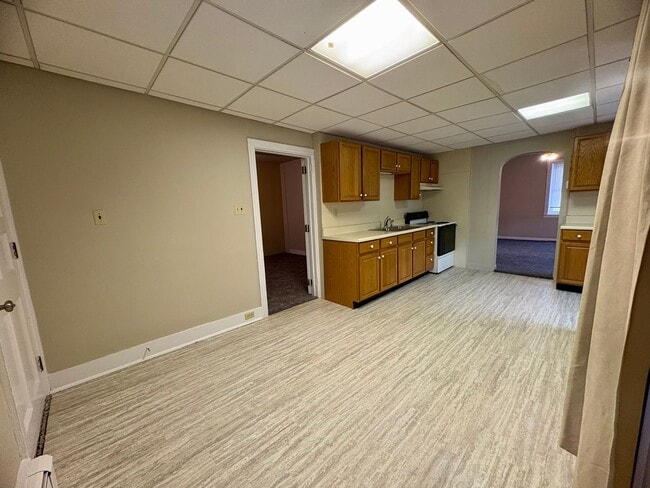 Building Photo - 220 Hill St